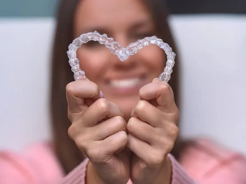 Şeffaf plak (Invisalign) ortodonti tedavisi